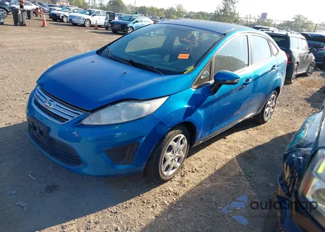 2013 Ford Fiesta Se z USA, uszkodzony, nr VIN 3FADP4BJ8DM214219